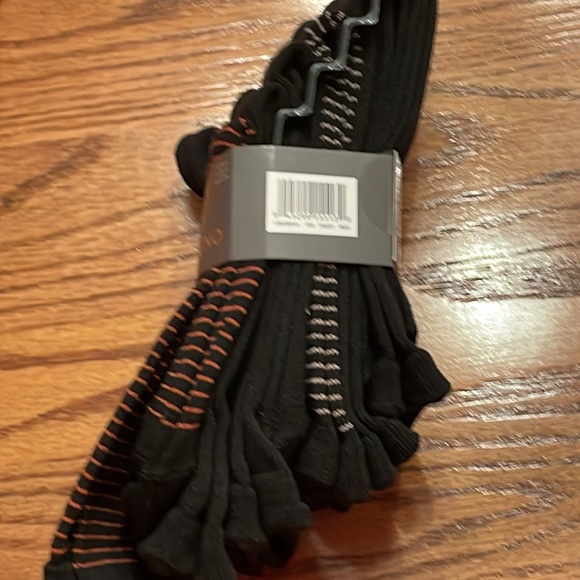 Bandolino Crew Socks. (6) Pair Assorted Black/Striped. NWT! - Picture 5 of 6